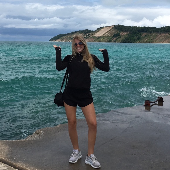 Lululemon sweatshirt - Picture 2 of 8